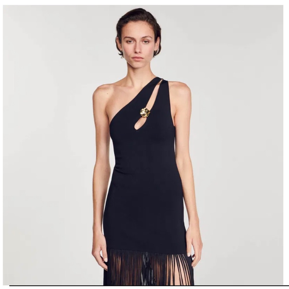 Chic Black One-Shoulder Dress with Gold Accent